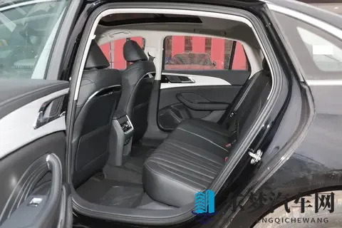 不给迈腾留活路！长近5米跌至1148万起，一个月卖了14096台-2