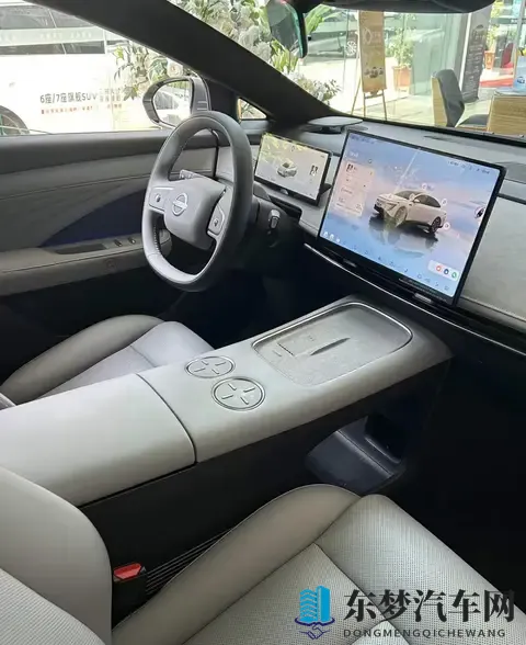 高颜值日系车,天演架构打造,搭载15L插混系统,纯电续航150km-1