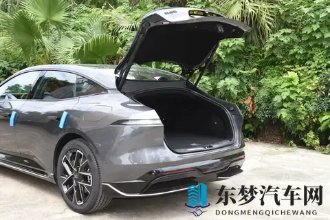 我为何选择阿维塔06？因为它是专为年轻人打造的豪华车-1