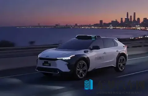 2025进博会：小马智行与丰田合作 量产版L4级铂智4X Robotaxi亮相-2