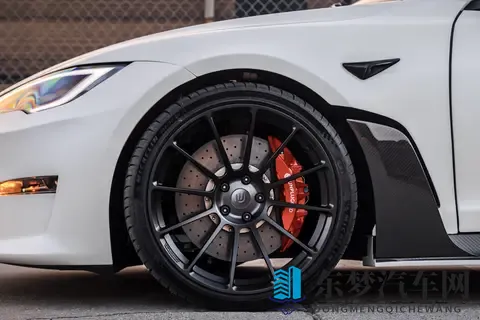 马斯克明确拒绝特斯拉高性能子品牌，专注自动驾驶研发-1