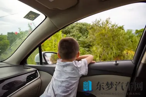 真相揭秘：车里最安全的位置竟是它！大多数人都选错了-2