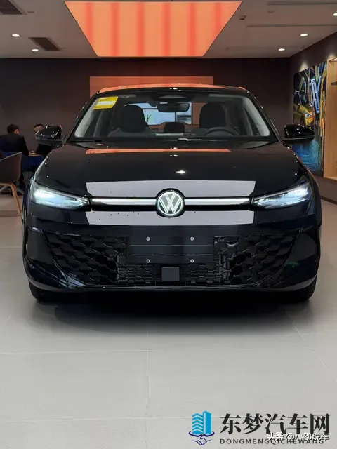 妺妺穿白丝忍不住c了：少女白丝诱惑，瞬间失态娇羞不已