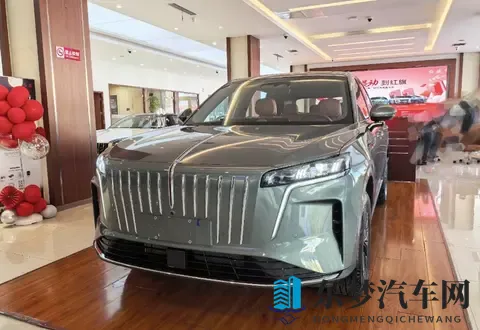 红旗HS6 PHEV到店,车长超4米9,大五座布局还带冰箱,搭15T插混-2