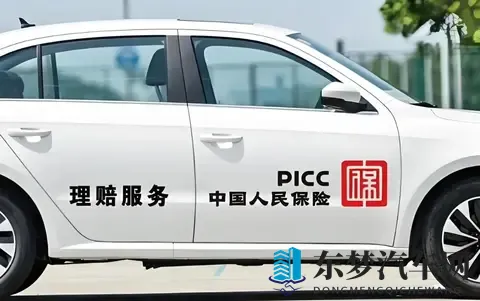 老太婆扒开让我添她下面：年迈妇人张开双腿，请求男子抚摸私处-2