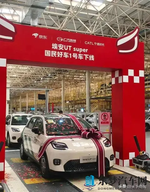 男生的坤坤放进女生的坤坤里：男性器官置入女性体内