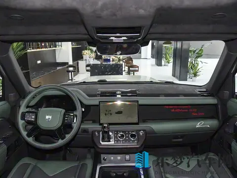 路虎版“大G”外观硬朗霸气，168万起自带越野套件，搭载30T柴油-2