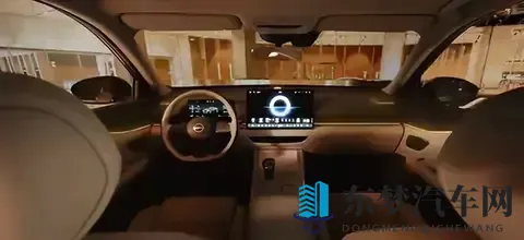 争议拉满！天籁115重磅登场，鸿蒙座舱救得了销量？-3