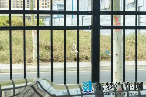 方程豹钛7：周末出游的“行李杀手”与城市里的“移动客厅”-3