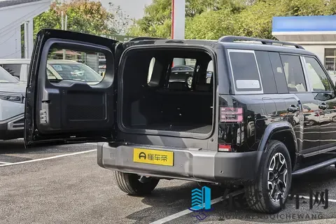 比亚迪又上新菜！空间大，动力强，关键还省油，香！-1