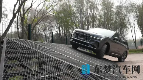 豪华SUV横评：试完 6 大场景，我选了 “不偏科” 的航海家-1