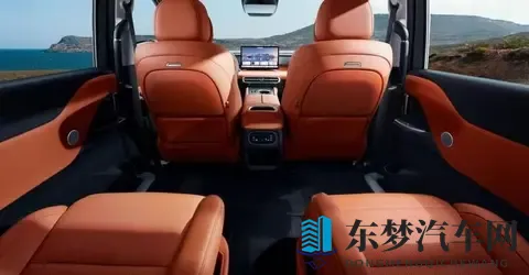 三上悠亚办公室：三上悠亚职场私密瞬间展示-2