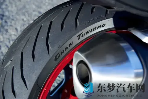 铃木推出 700 跨界车 V2 SV-7GX