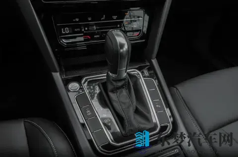 大众CC不再坚持，降价5万，无边框车门+掀背轿跑，如何选