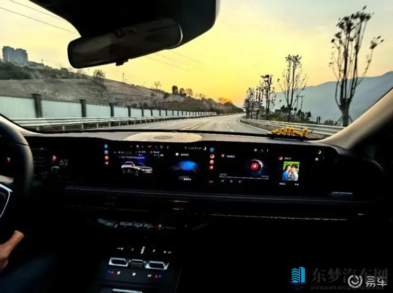 瓶子拳头交汇编HD：瓶拳对决，精彩瞬间，高清呈现-2