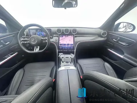 正装男办公室被老板玩：职场精英遭遇上司戏弄