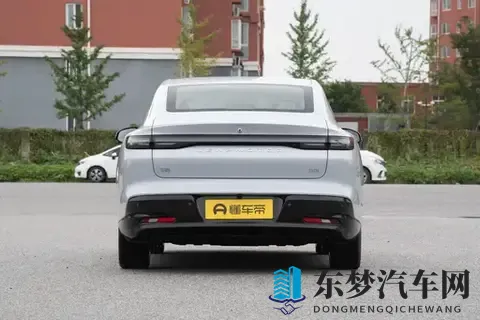 898万起售、激光雷达+后驱架构,这才是真正的家用刚需车-3