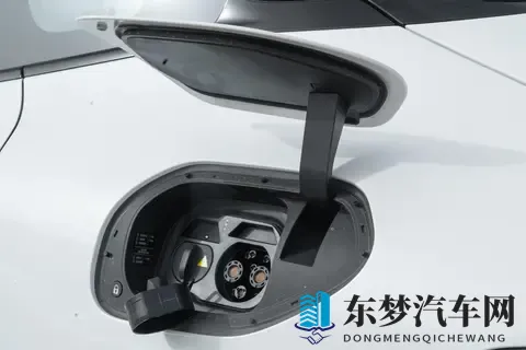 阿维塔06不玩虚的：华为ADS 4，再配上空气悬架，20万级还有对手？-1