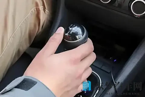 我开车3年后，才知道刹车前先踩死离合后刹车是大忌，都是经验！-2