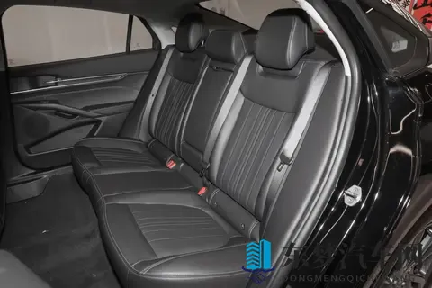 15万买合资B级车？空间大，动力足，关键还省油，蒙迪欧可以看看-2