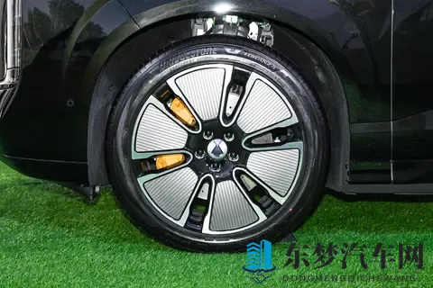 腾势N8L试驾感受：5米2车长，3排大沙发，带娃出行利器-3