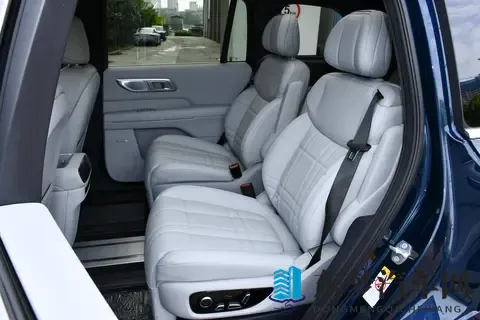 家庭出行新选择：深蓝S09与腾势N9，空间与智能的双重体验之旅-2