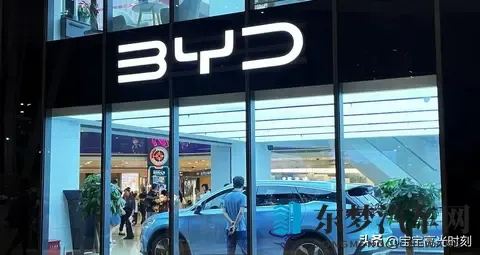 比亚迪销量跌宕背后：车企拼杀里藏着中国智造的秘密-2