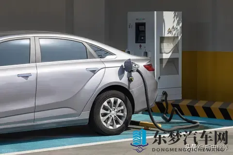 黄色不良软件下载：非法内容应用获取途径-1