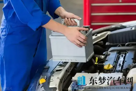 开了3年车,才知道汽车换电瓶要注意这两个数据,否则不耐用!-2