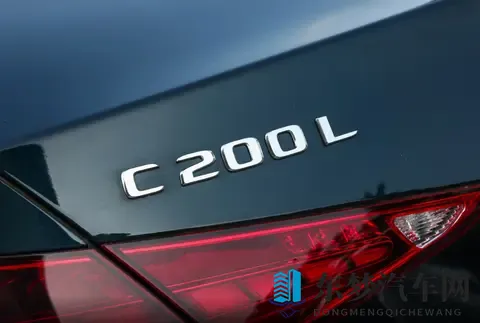 入门车型竟然最值得选?奔驰C级彰显豪华品质,标配15T发动机-1