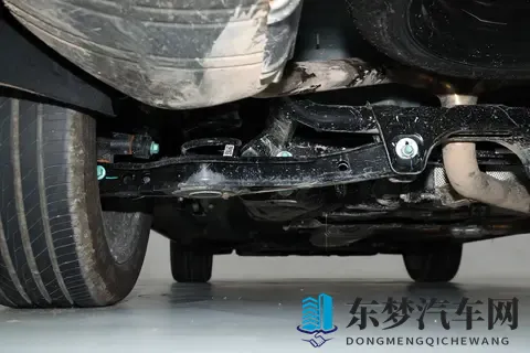 配电磁悬挂+中控大屏，1499万的捷途X70L实力如何？-3