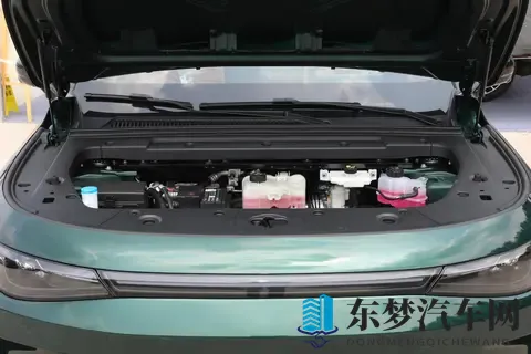17万买6座车,选零跑C16纯电版,续航630km,空间大-3