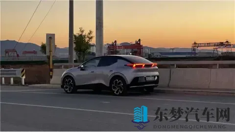 车圈追更银色领克Z20:颜值在线,身份悬念待解-1