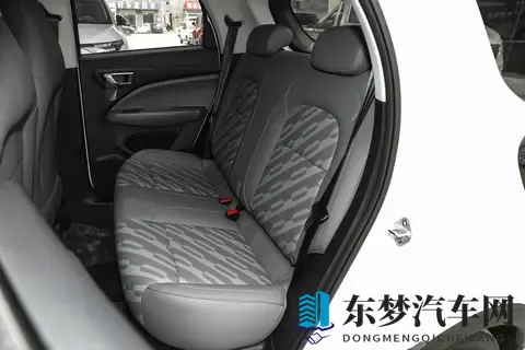 宝妈 _ 通勤族看过来！零跑 T03 403km 续航 + 17 处储物格，5 万多能拿下-2