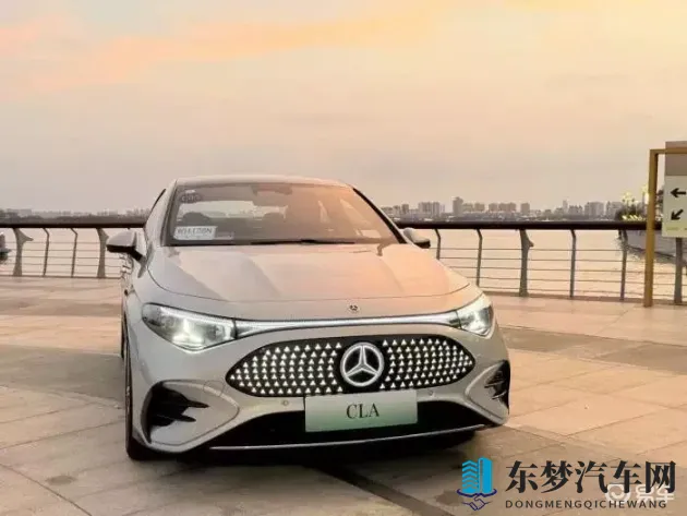 美女没穿衣服的软件：智能驾驶辅助：安全出行新利器，隐私保护待升级-1