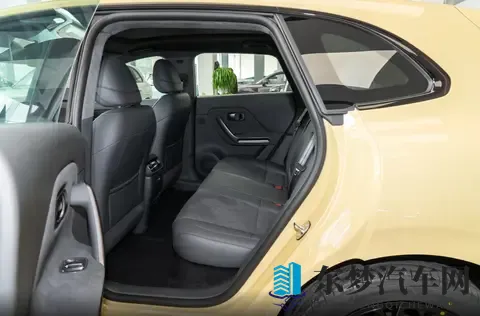 开始玩操控了，零跑lafa5钢炮车型，218马力电机会有乐趣？-2