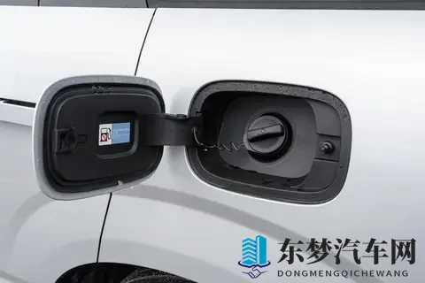 腾势N8L实力无短板,主流家庭豪华出行的理想选择-1