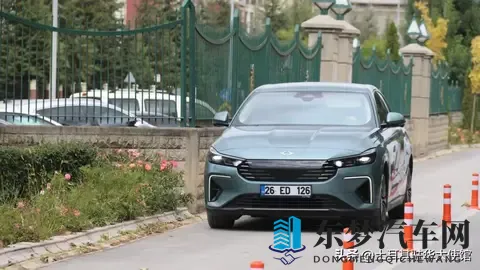 黑料反差裱：揭秘汽车圈：真相与反差，如何看懂负面消息-1