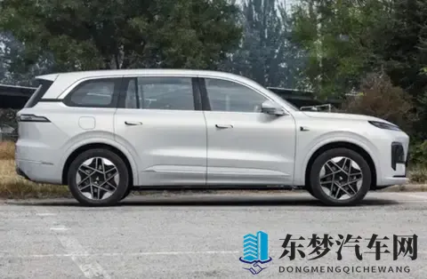 深蓝S09六座SUV体验：家庭出行更舒适？空间与智能表现给出答案