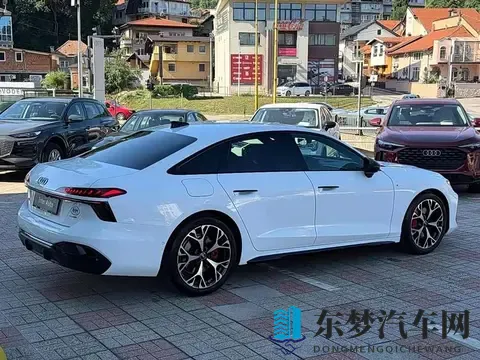 全新A6海外版实车曝光！这次奥迪是真下本了-3