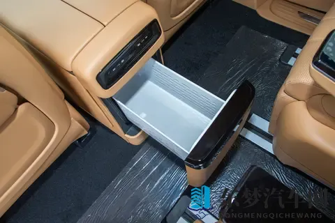 宜商宜家、全面均衡！试驾26款岚图梦想家，到底表现如何？-1