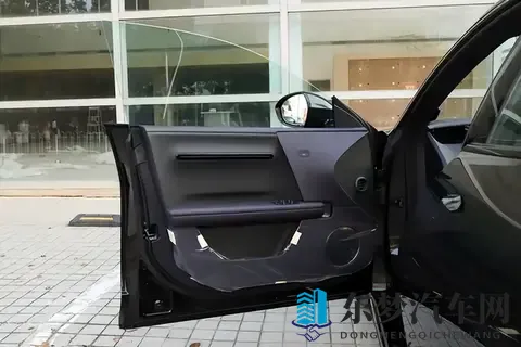 20万预算买“新豪华”？这台国产车把年轻人想要的全安排上了-3