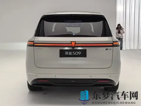 20万级大六座奶爸车，6座增程大型SUV，深蓝S09超长续版值得体验-1