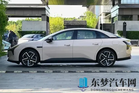 年轻人第一台家轿,买小鹏MONA M03还是长安启源A06?-1