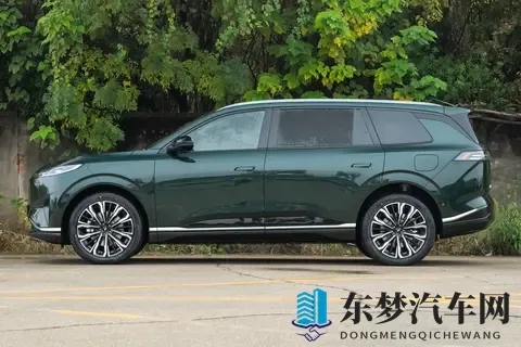 3025mm 轴距，大五座布局，这款增程 SUV 适合家用-2