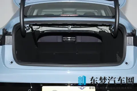 10万级轿车新选择!空间大,续航稳,配置高,零跑B01家用真香!-2