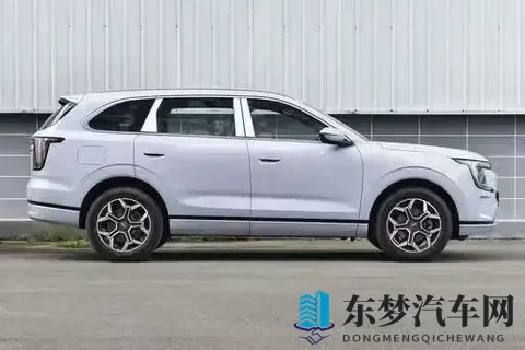 带全家自驾，我选捷途山海L7PLUS!这车里有“第二套沙发”-3