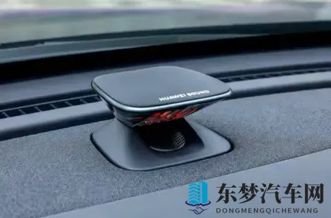 燃油车要翻身？天籁装上鸿蒙座舱，这波操作太秀了！-2