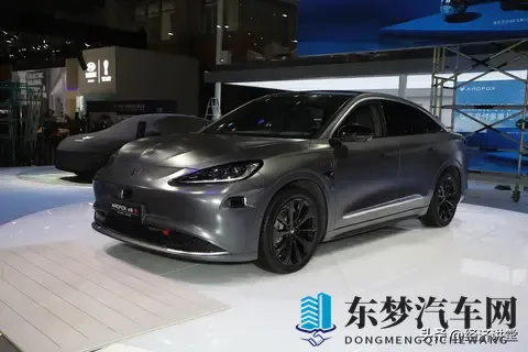 买比亚迪还是极狐阿尔法