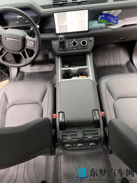 硬派越野与家庭舒适兼得路虎2025款卫士给出新答案-2